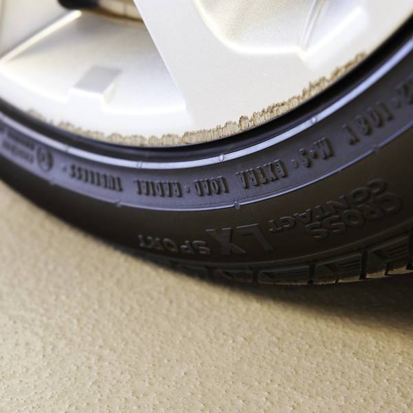 Förebild: En kraftigt kantstött fälg.