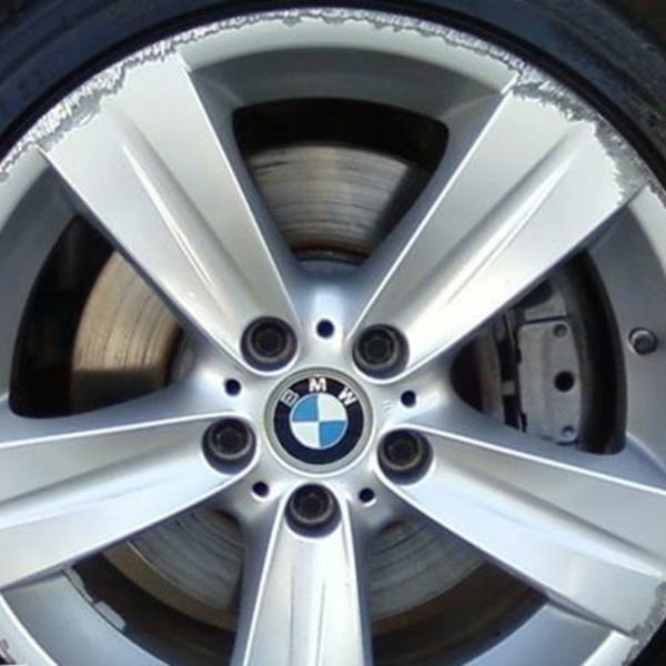 Förebild: En kraftigt kantstött fälg.