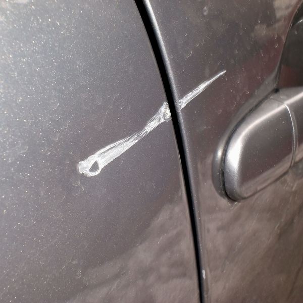 Förebild: Repa på bildörr