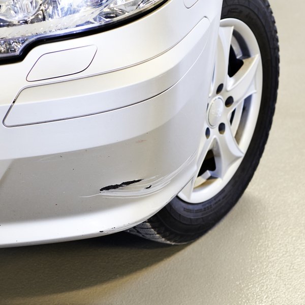 Förebild: En repig plastskärm/stötfångare.